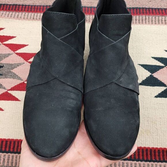 Eileen Fisher Walt Crossover Cut Out Leather Bootie Sz 7.5 Black Back Zip EUC‎ - Picture 3 of 7